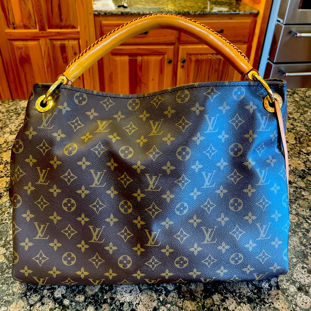 Louis Vuitton Artsy MM MNG